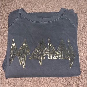 Daydreamer distresses crew neck